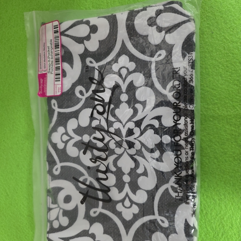 Thirty-One Elegant Black and White Cosmetic Case